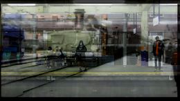 列車の到着を待ちながら